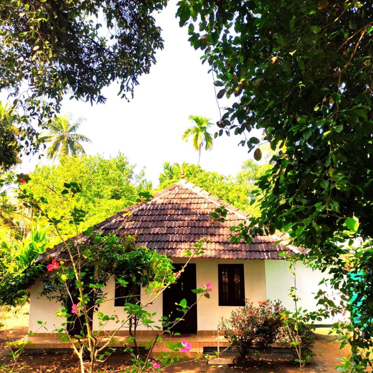 קולאם Munroe Inn Homestay מראה חיצוני תמונה